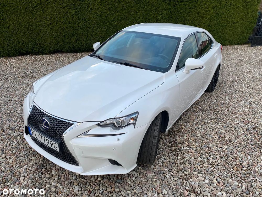 Lexus IS 300h Elite - 9