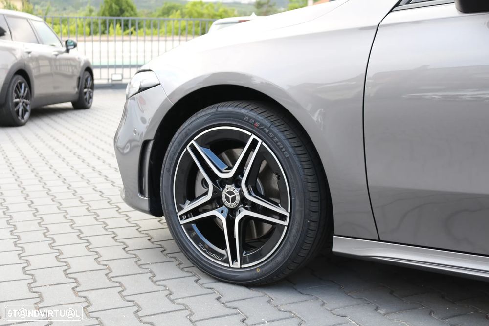 Mercedes-Benz A 250 e 8G-DCT AMG Line - 38