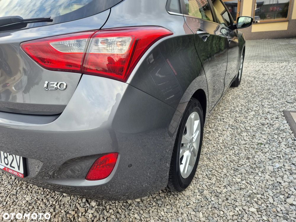 Hyundai i30 1.4 Intro Edition - 9