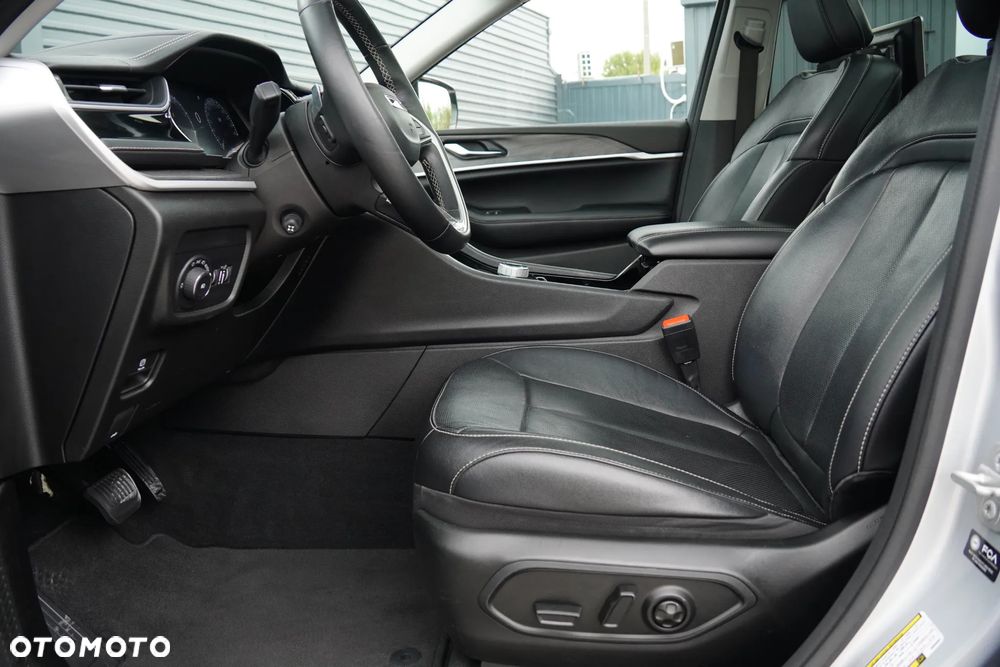 Jeep Grand Cherokee - 29
