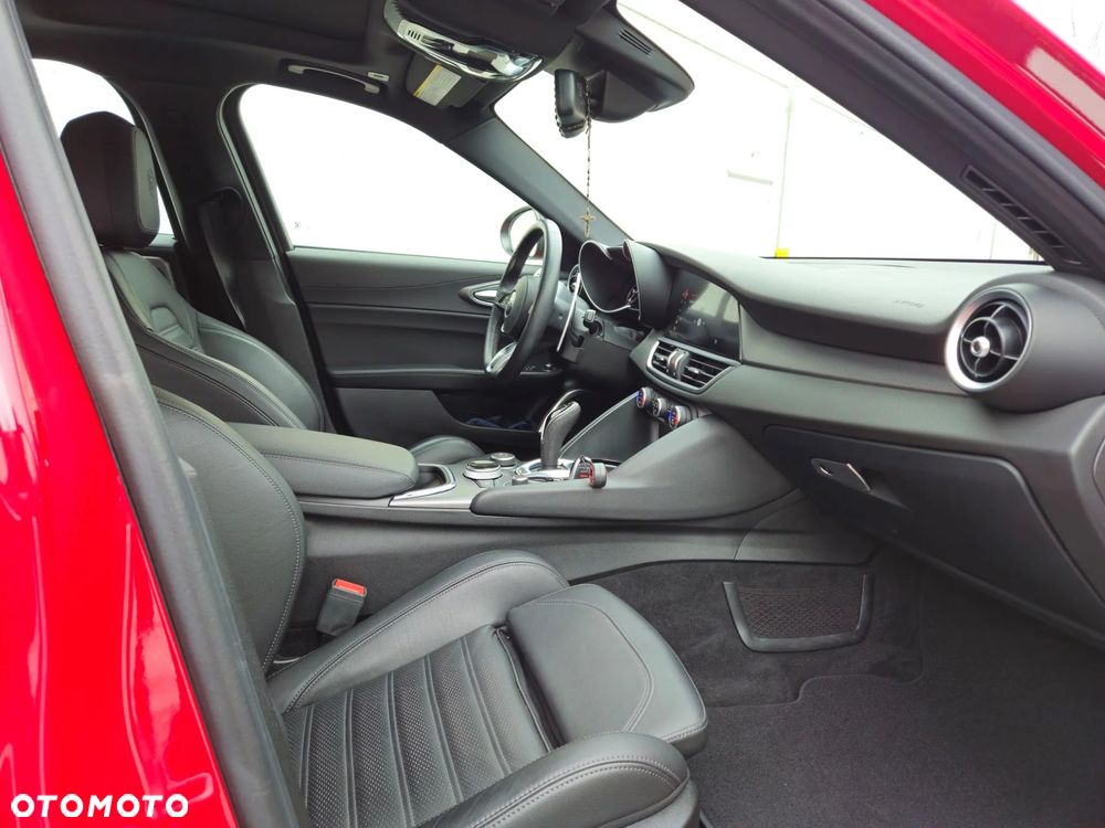 Alfa Romeo Giulia 2.0 Turbo 16V AT8-Q4 Ti - 32
