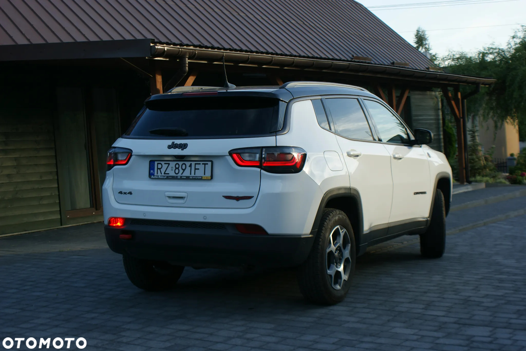 Jeep Compass - 24