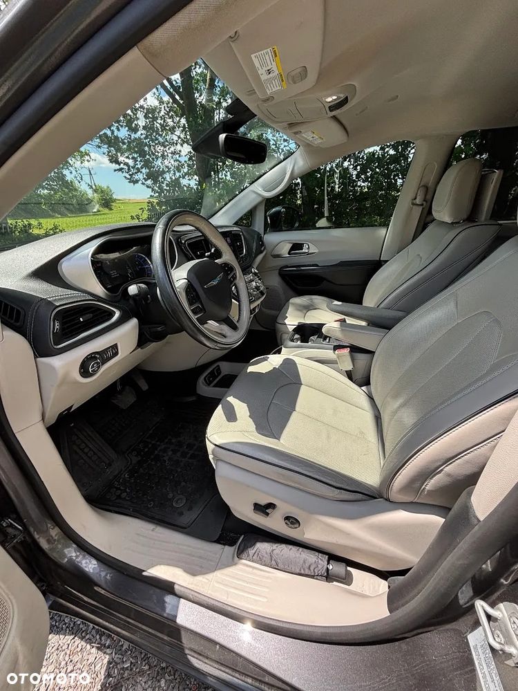 Chrysler Pacifica - 19
