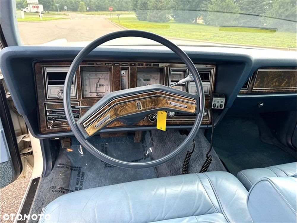Lincoln Continental - 11
