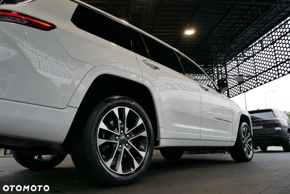 Jeep Grand Cherokee - 36