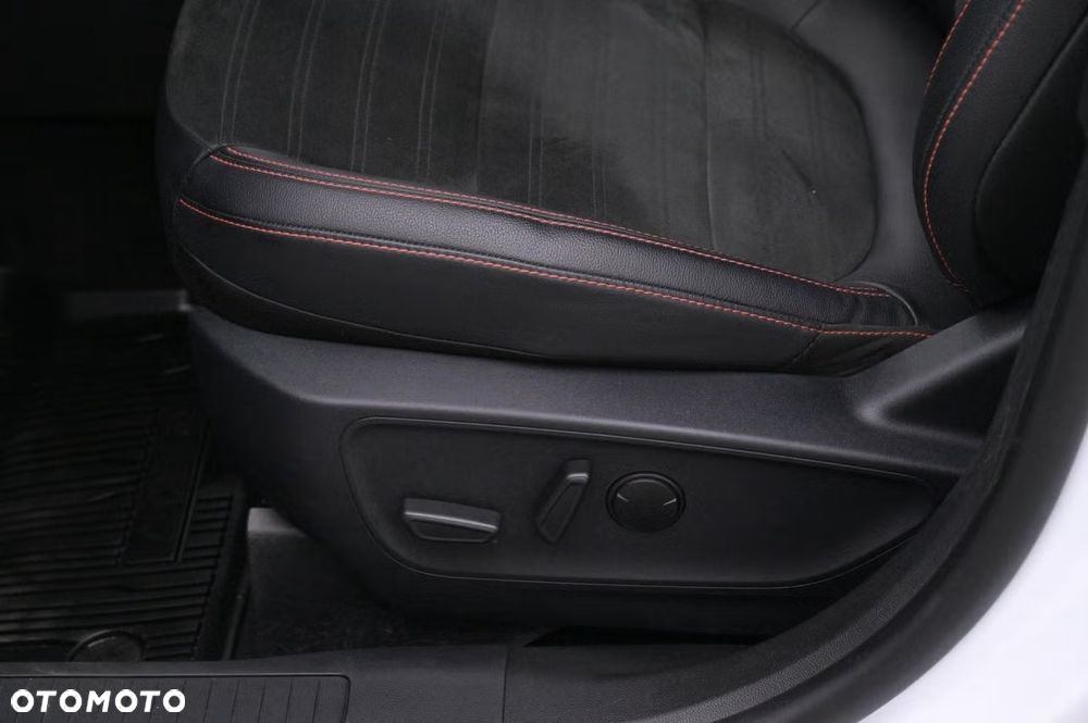 Ford Kuga 2.5P PHEV FWD ST-Line - 14