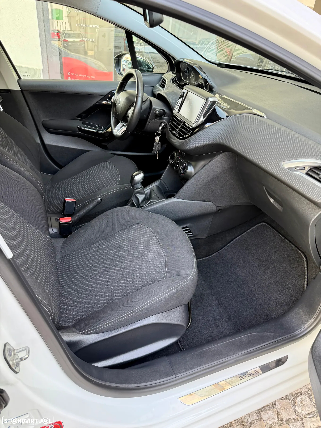 Peugeot 208 1.2 PureTech Style - 8