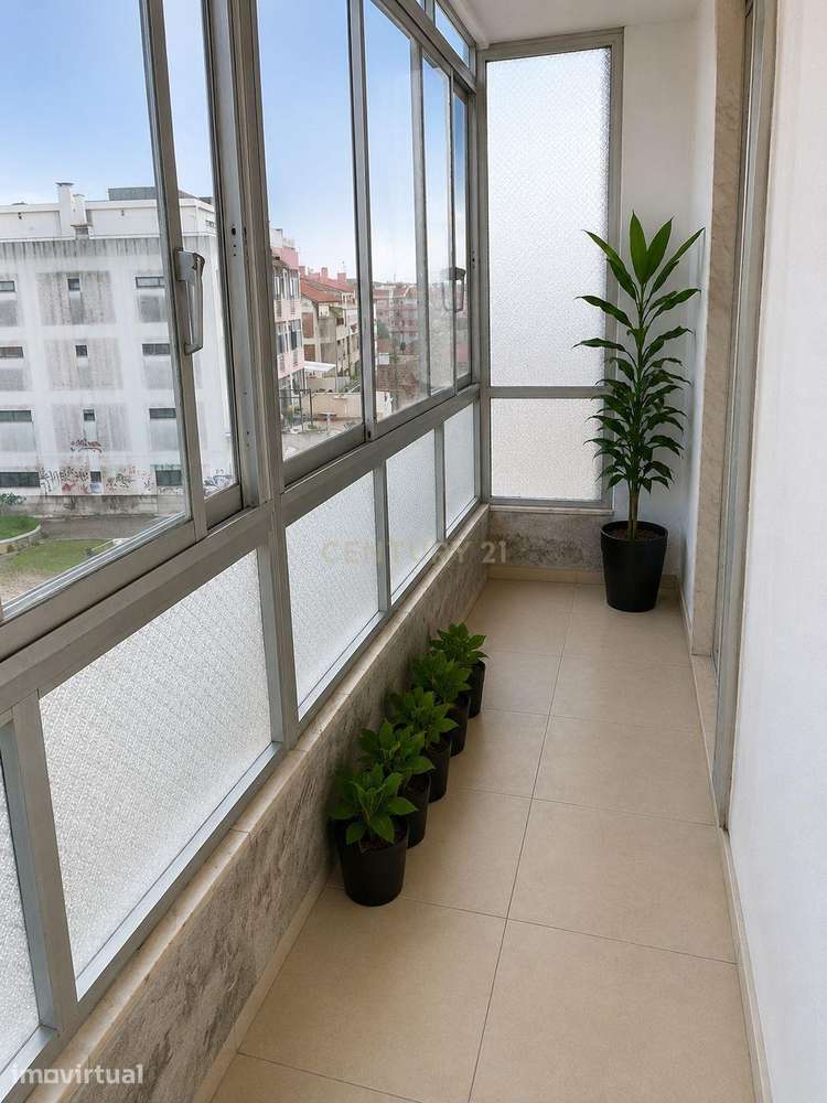 T2 nas Mercês, Sintra | Em frente à estação ferroviária | Oportunidade - Grande imagem: 4/12