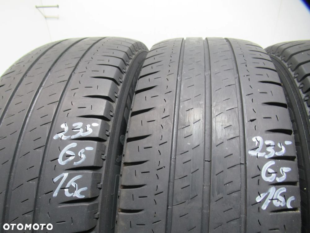 4x Michelin Agilis 235/65/16c - 3