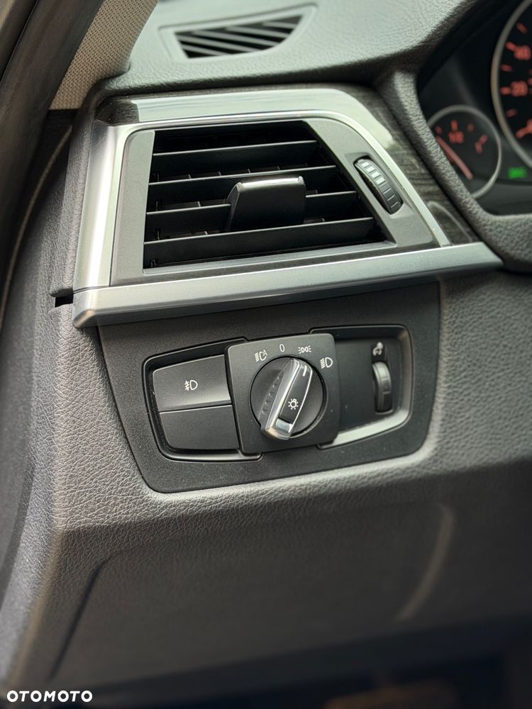 BMW Seria 3 320i - 25