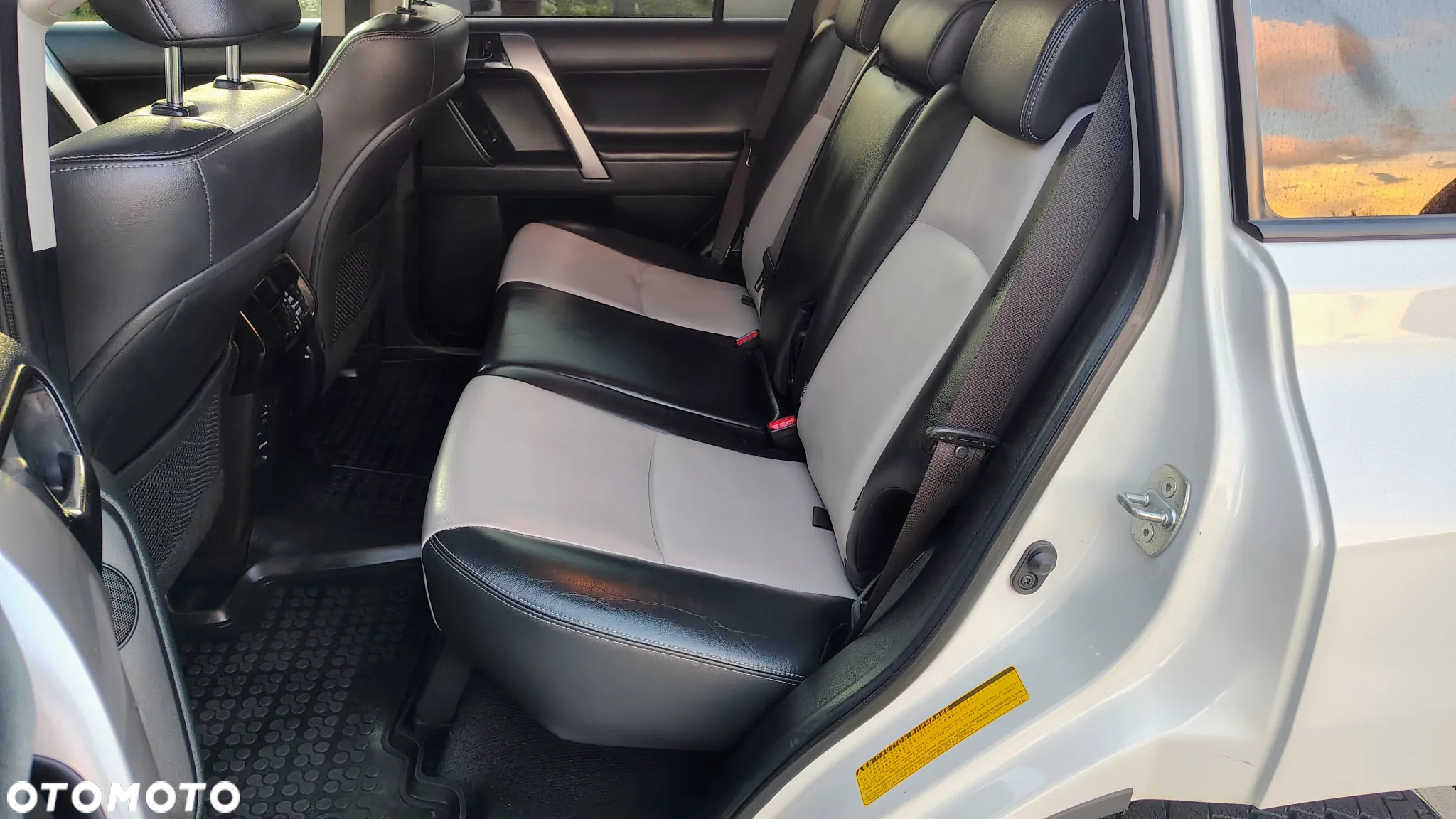 Toyota Land Cruiser - 15