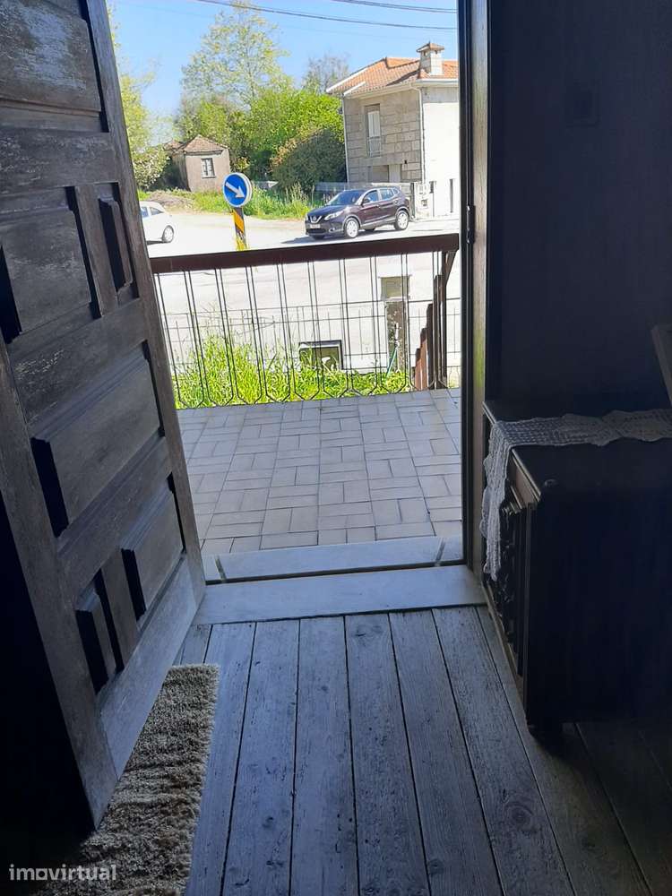 MORADIA E TERRENO CENTRO SÃO MARTINHO RECEZINHOS PENAFIEL - Grande imagem: 5/18