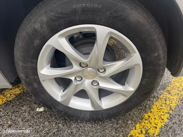 Peugeot 208 1.2 PureTech Style - 24