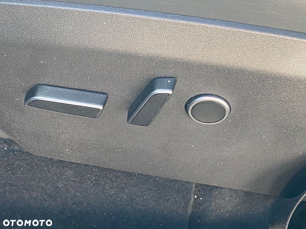 Tesla Model Y Long Range Dual Motor AWD - 20