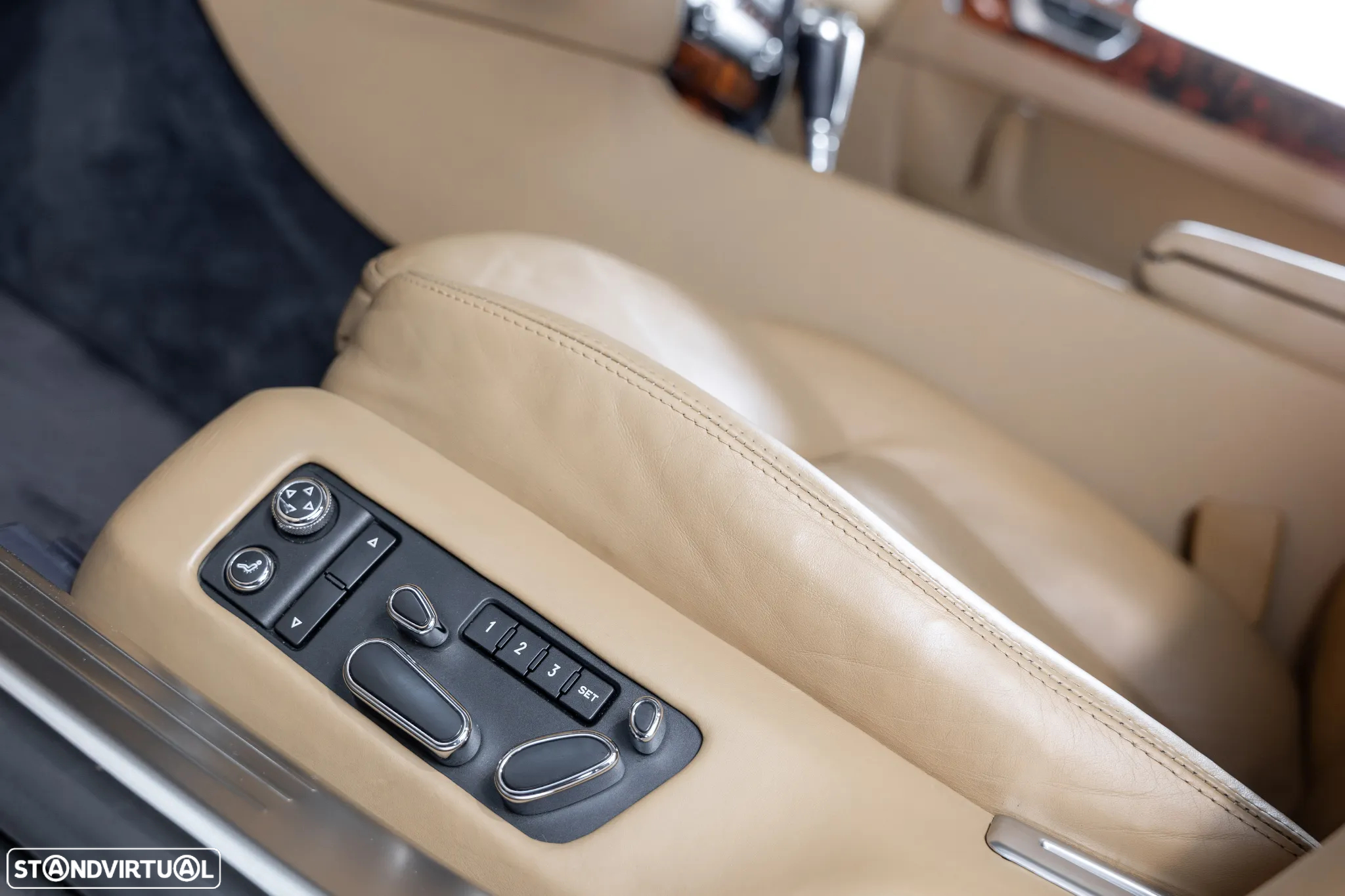 Bentley Continental Flying Spur Standard - 24