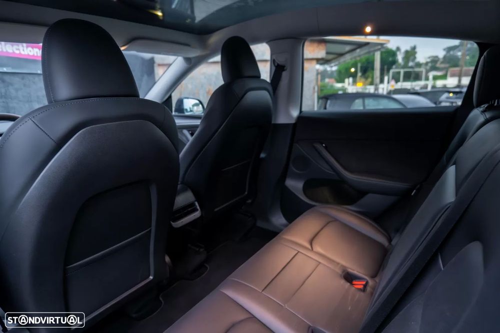 Tesla Model Y Long Range Dual Motor AWD - 14