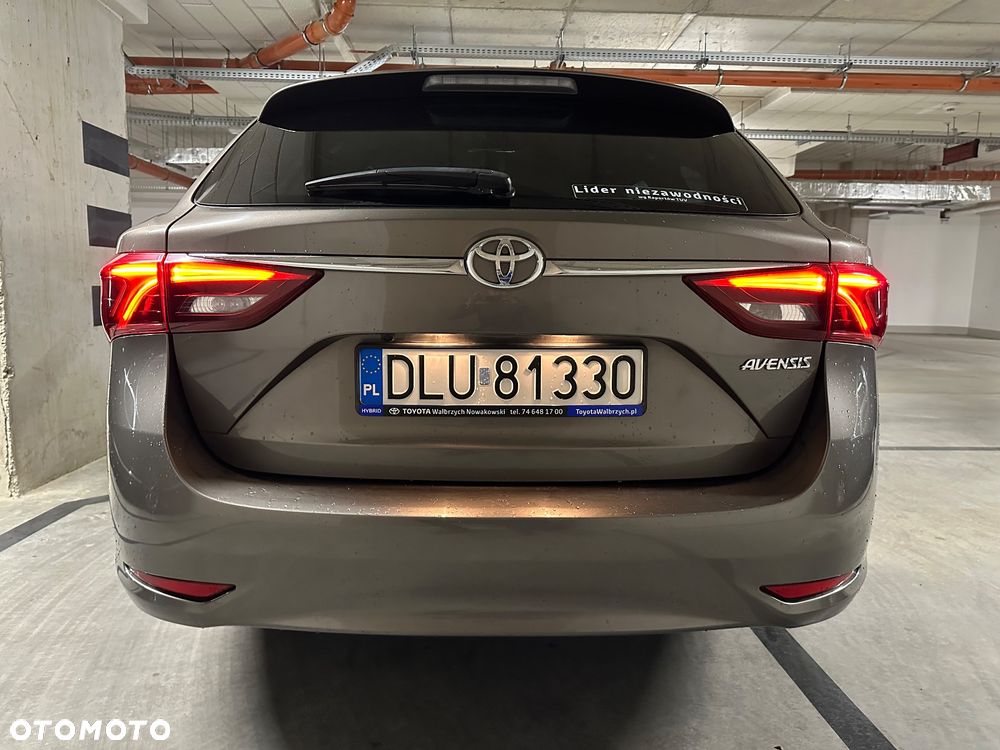 Toyota Avensis 1.8 Premium - 12