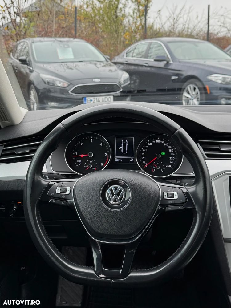 Volkswagen Passat 2.0 TDI DSG Comfortline - 9