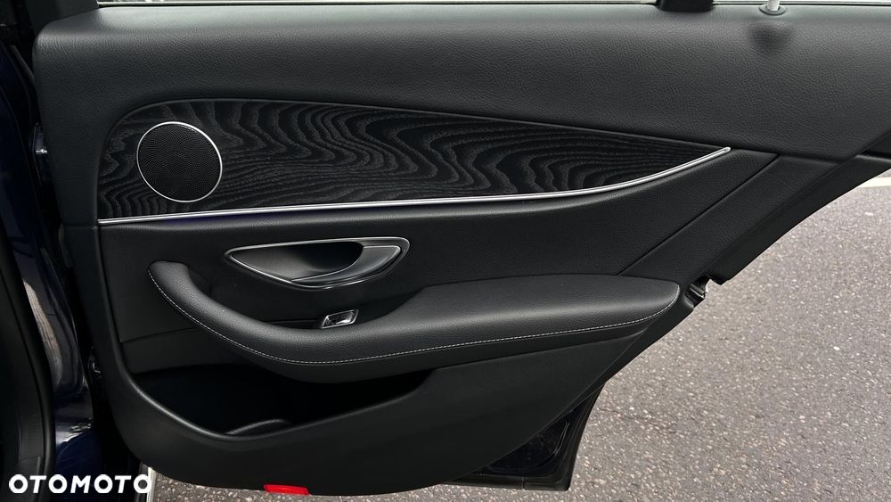 Mercedes-Benz Klasa E 220 d 4Matic 9G-TRONIC AMG Line - 27