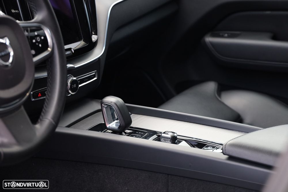 Volvo XC 60 2.0 B4 Plus Bright — fotografia 13