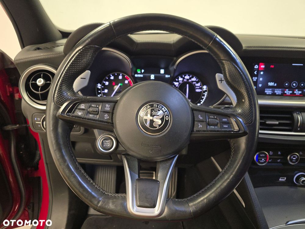 Alfa Romeo Stelvio 2.0 Turbo 16V AT8-Q4 Veloce - 9