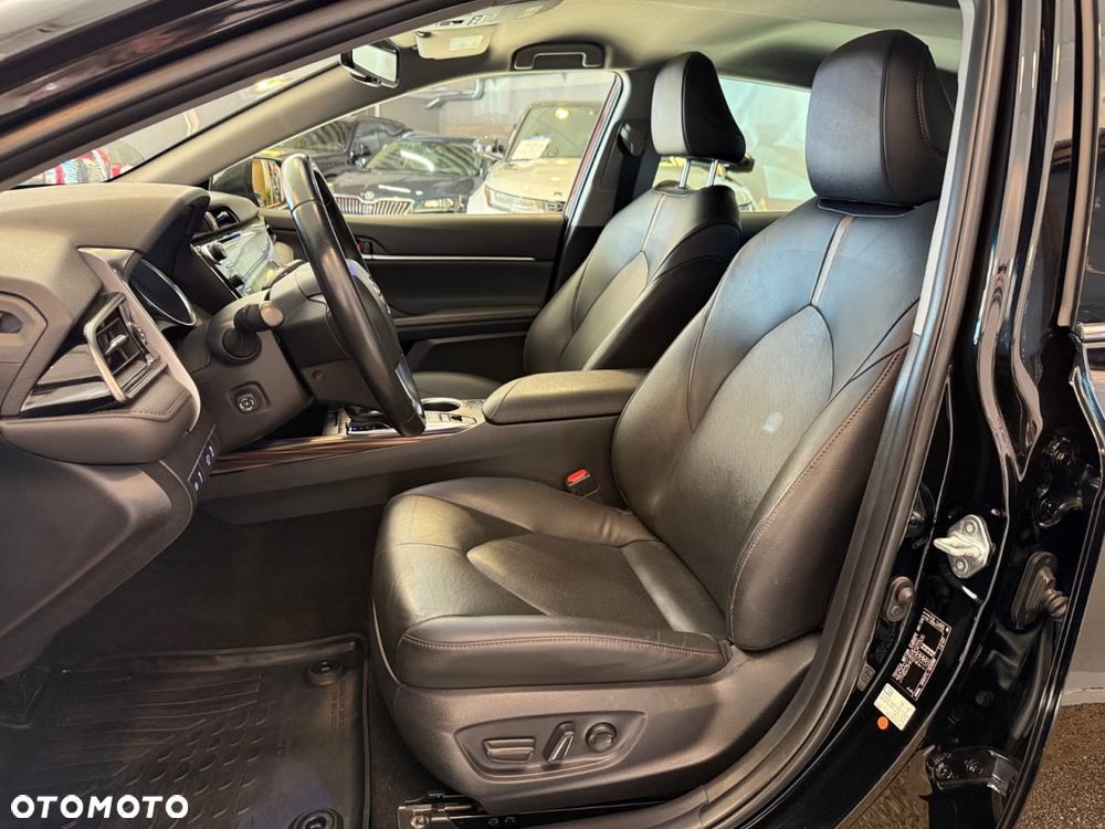 Toyota Camry 2.5 Hybrid Executive CVT - 6