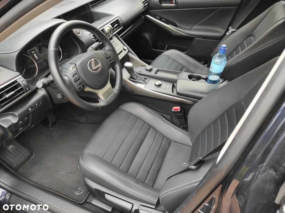 Lexus IS 200t / 300 Elegance - 11