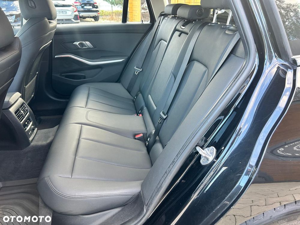 BMW Seria 3 320d xDrive - 21