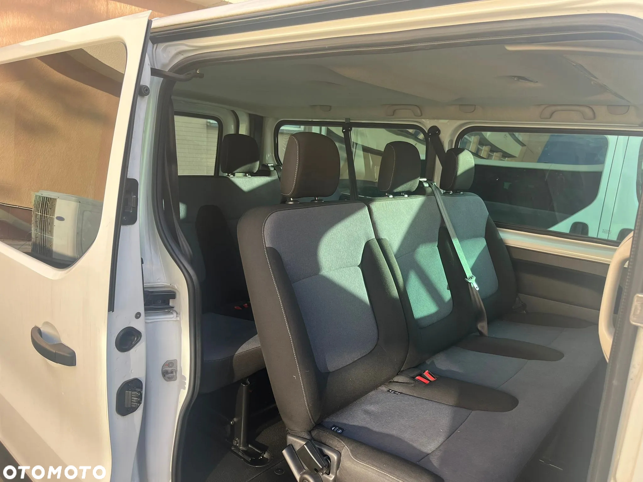 Opel Vivaro - 10