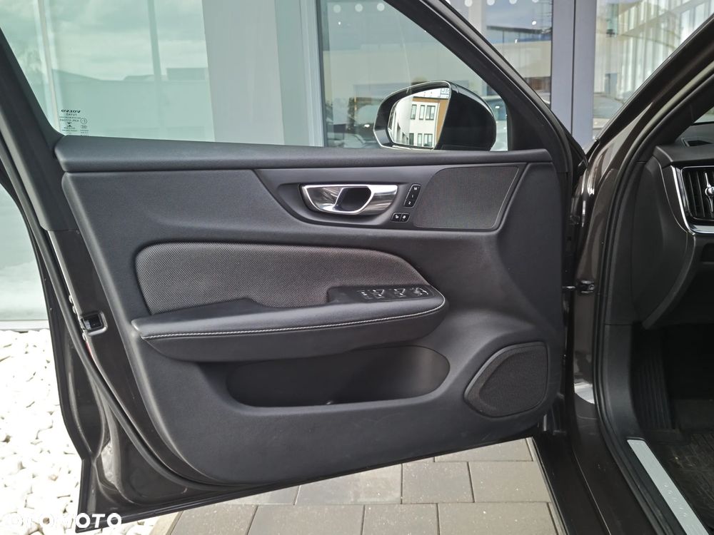 Volvo V60 B4 D Plus Dark - 12