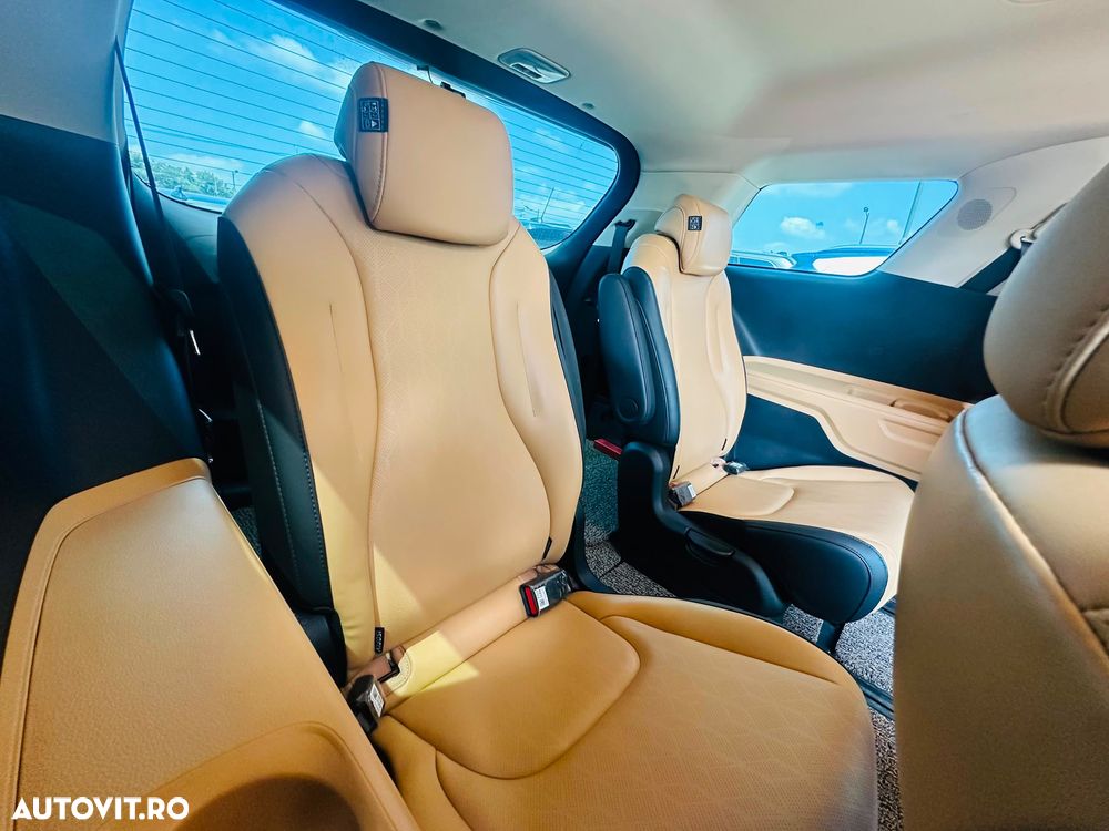 Kia Carnival - 18