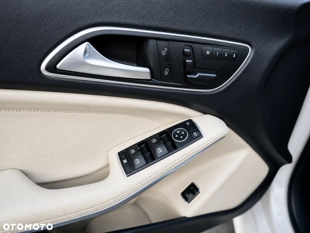Mercedes-Benz CLA 250 4Matic 7G-DCT AMG Line - 9