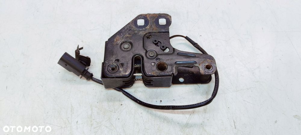 ZAMEK MASKI RYGIEL AUDI A4 B7 8E0823509C - 1