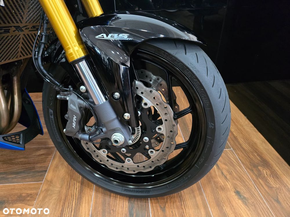 Suzuki GSX - 16
