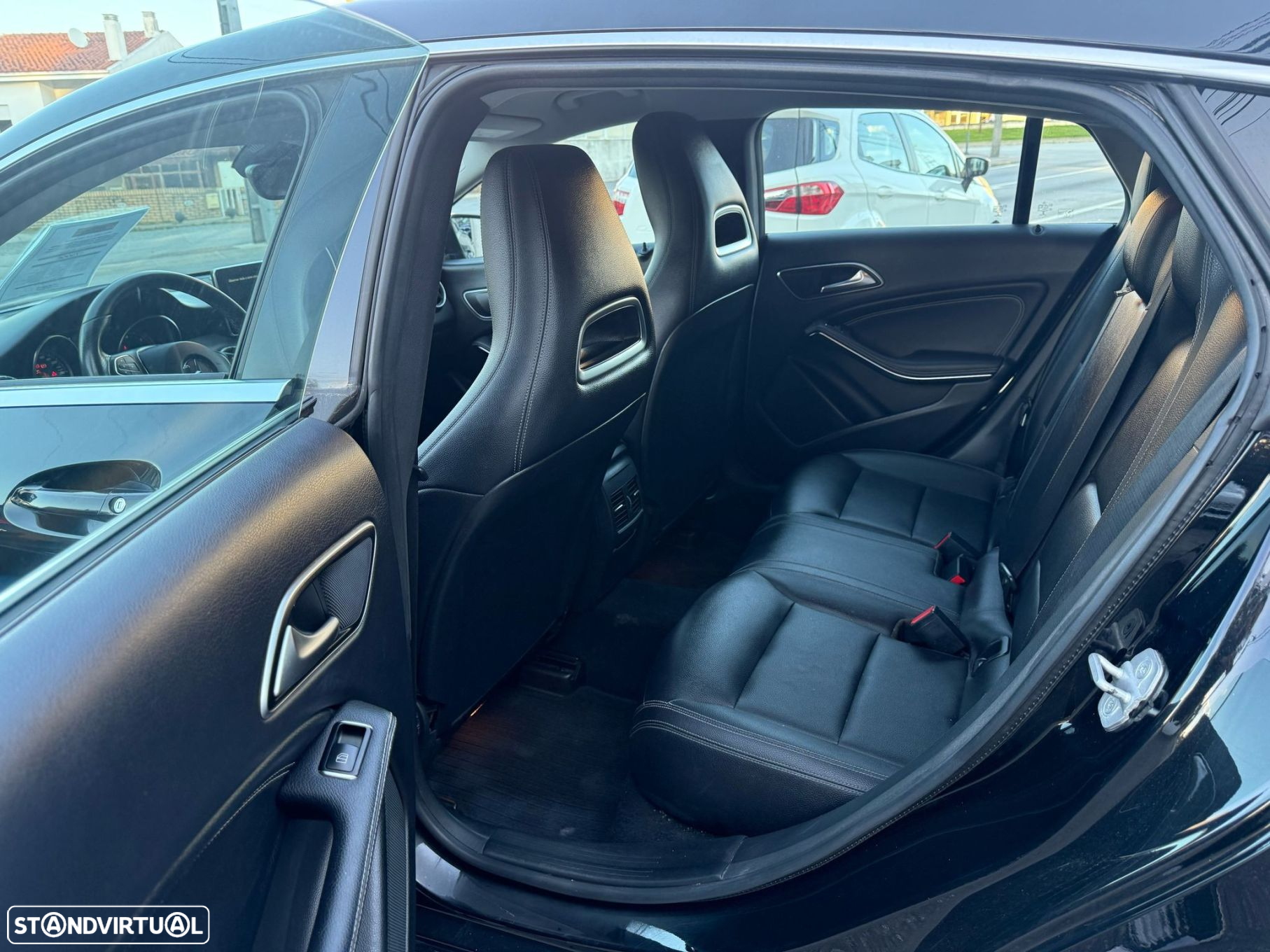 Mercedes-Benz CLA 180 d Shooting Brake Urban - 8
