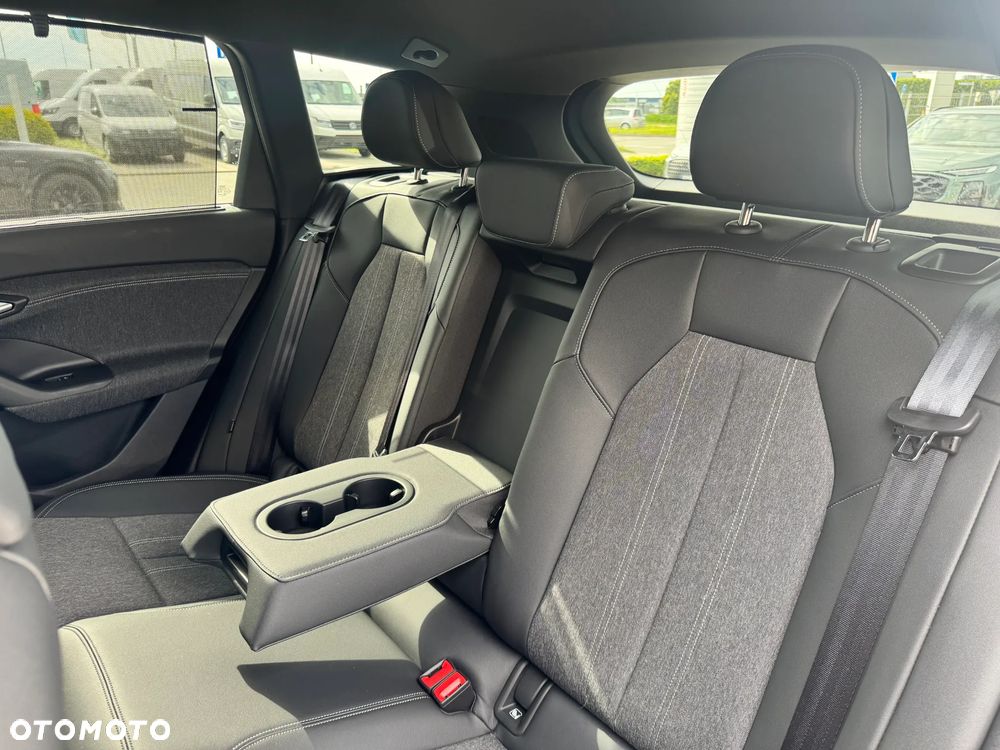 Audi Q6 e-tron - 30