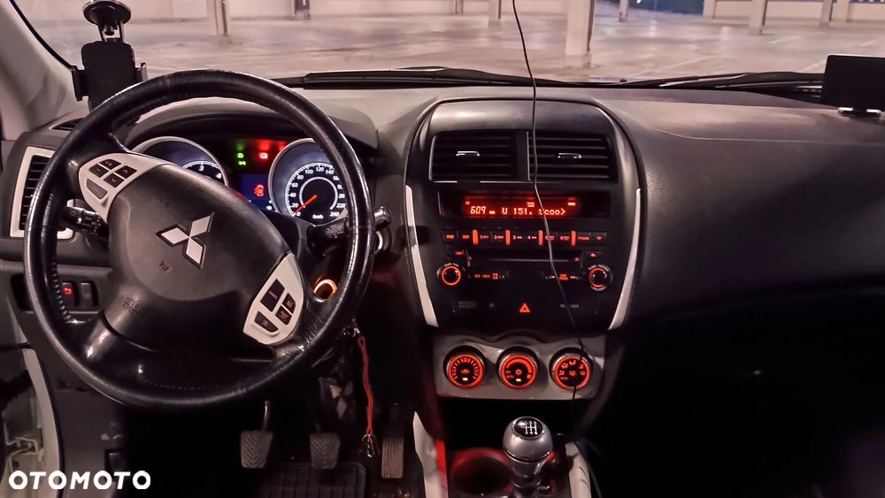 Mitsubishi ASX - 10