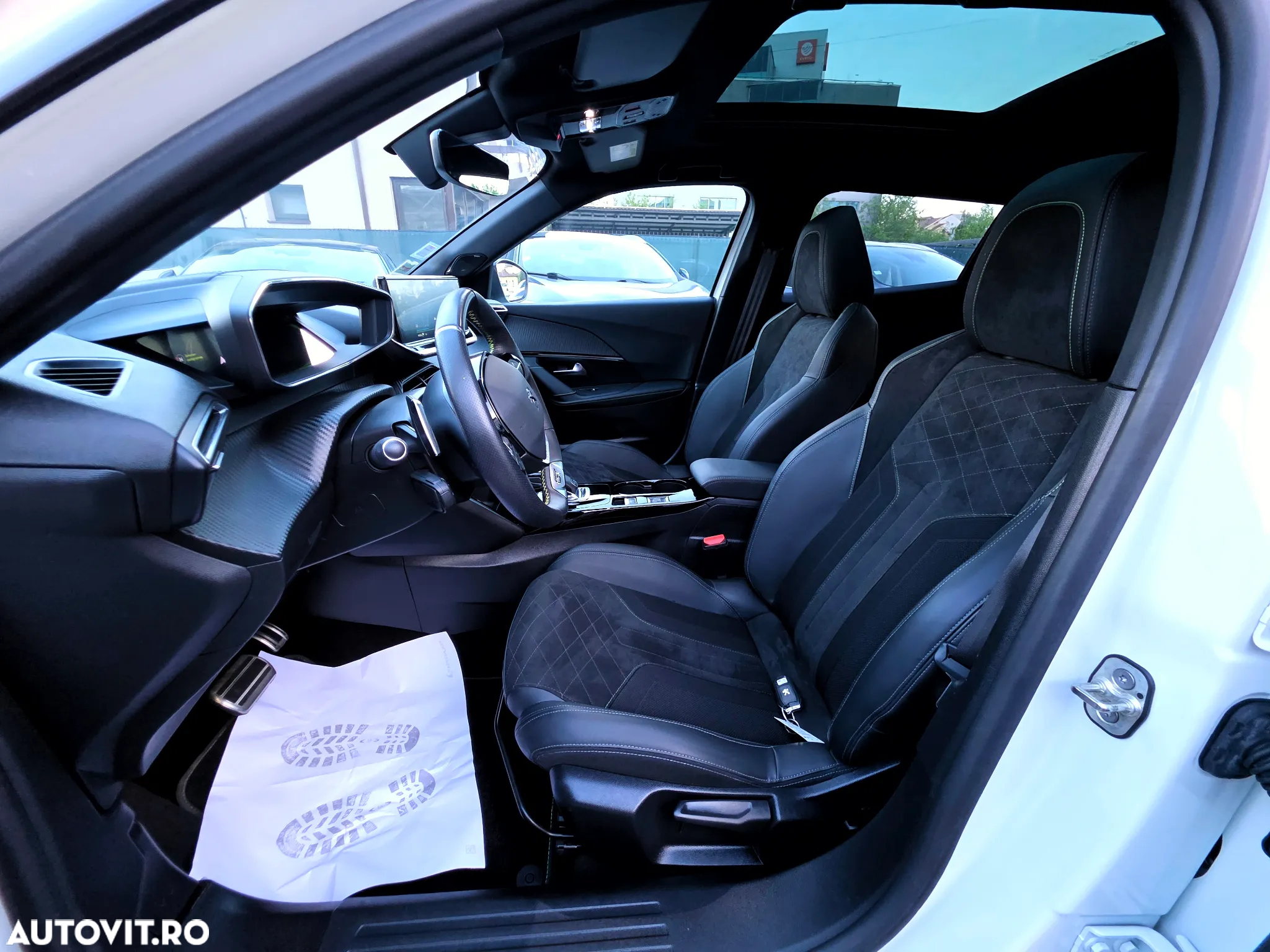 Peugeot 2008 PureTech 155 EAT8 GT Pack - 21