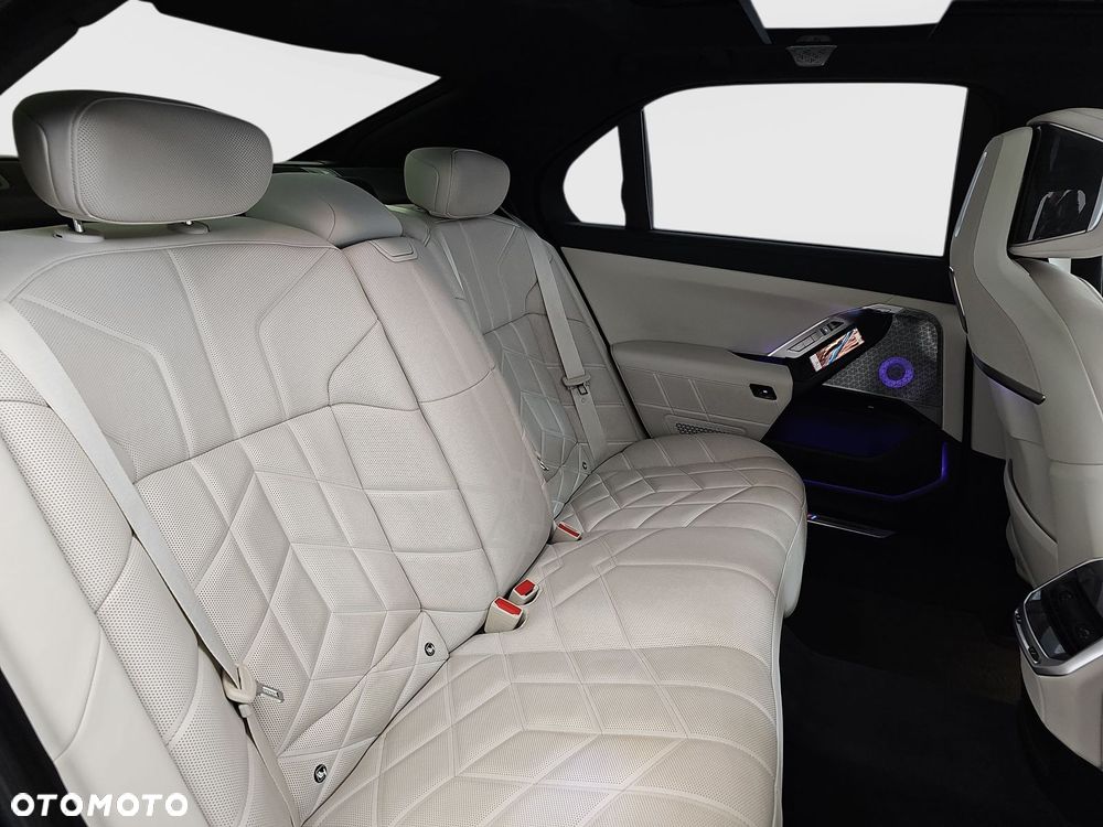 BMW Seria 7 - 34
