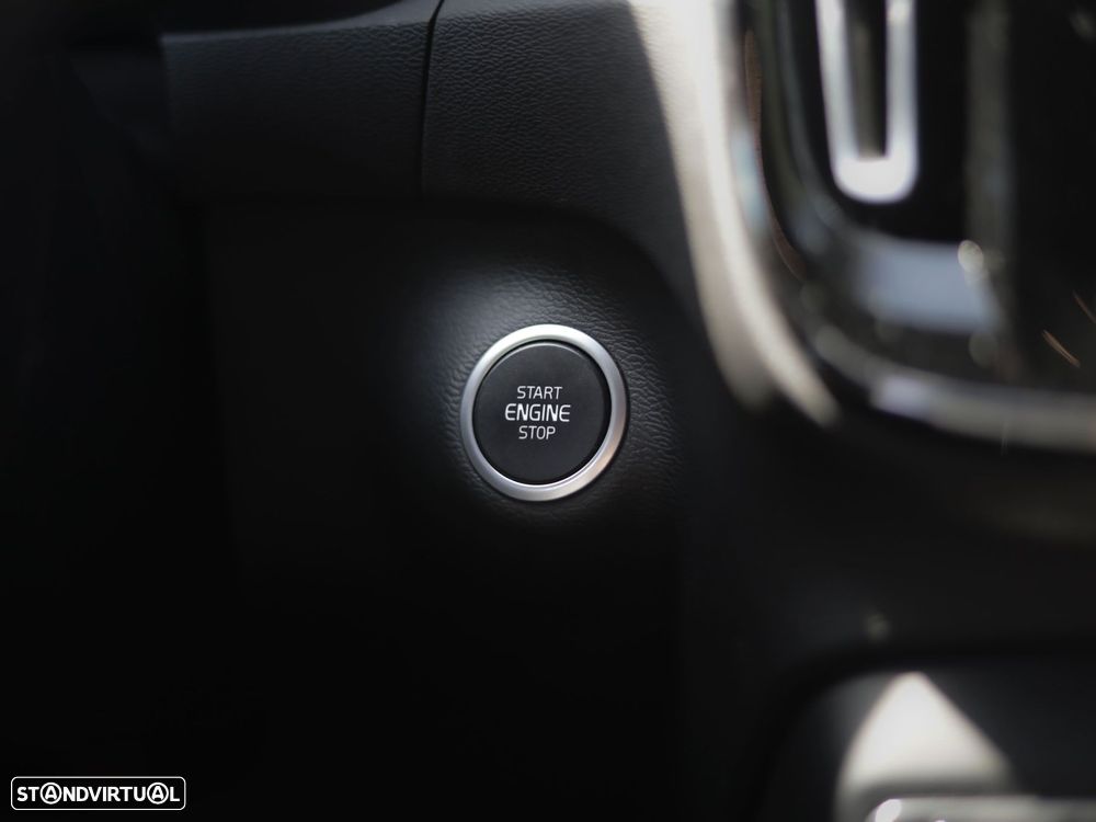 Volvo XC 40 2.0 D3 R-Design - 26
