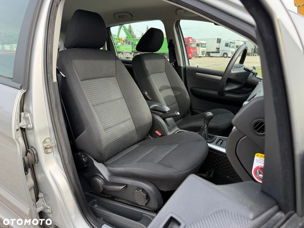 Mercedes-Benz Klasa B 180 CDI Special Edition - 22