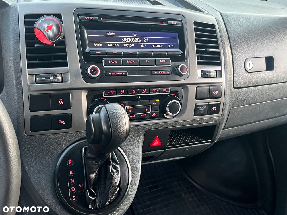 Volkswagen Caravelle - 12