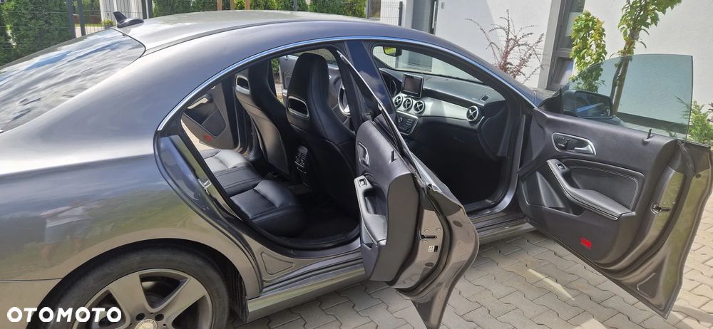 Mercedes-Benz CLA 250 7G-DCT - 7
