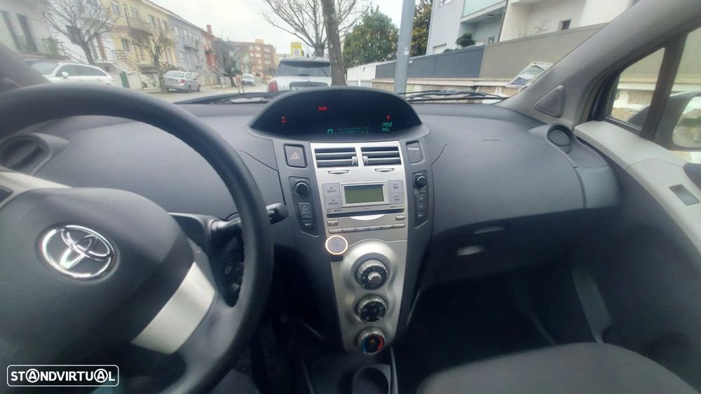 Toyota Yaris 1.0 VVT-i Sol - 17