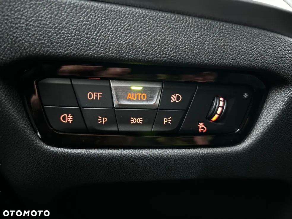 BMW Seria 3 318i M Sport - 27
