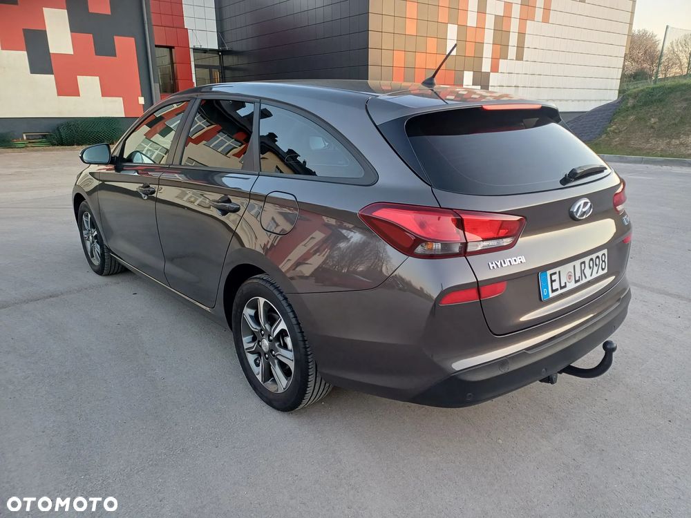 Hyundai i30 blue Kombi 1.4 - 4