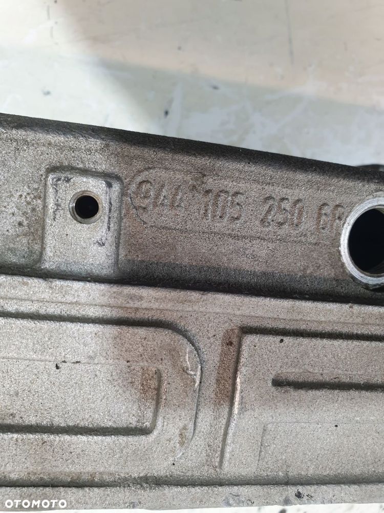 wałek rozrządu pokrywa 9441052506r porsche 944 2.5 b m44/51 - 10