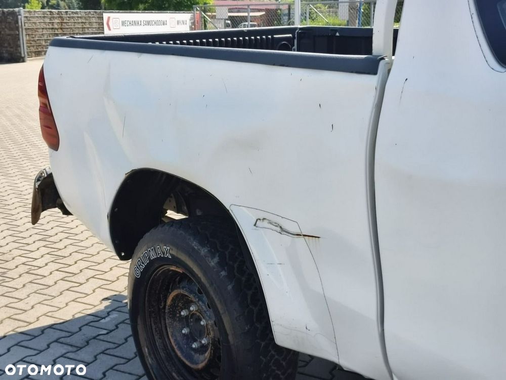 Toyota Hilux - 32