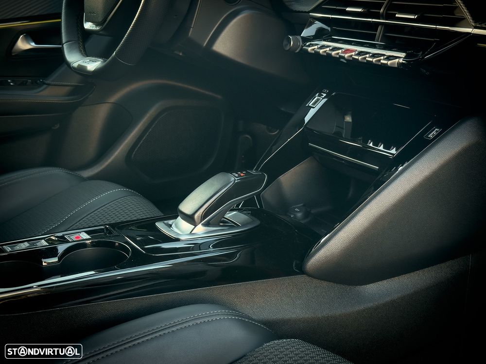 Peugeot e-2008 GT - 8
