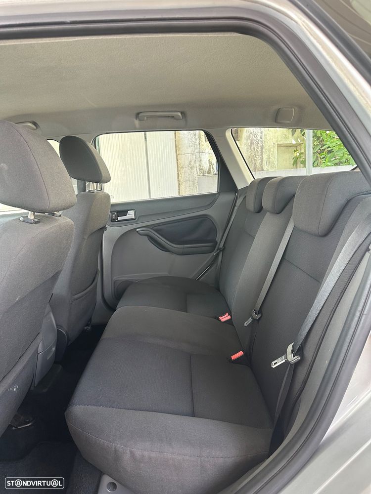 Ford Focus SW 1.4 Zetec - 19